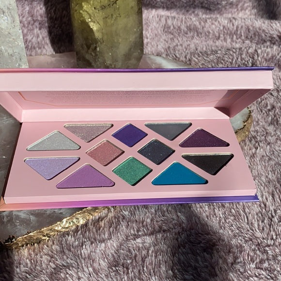 ATHR Beauty Eyeshadow Palette - Picture 2 of 4